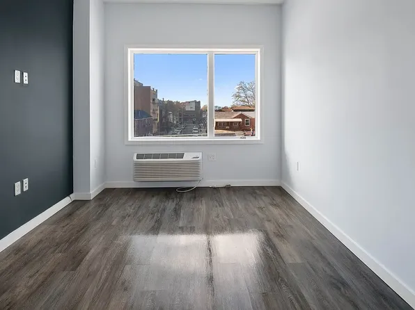 2765 East 15th Street 2B image 3 of 9