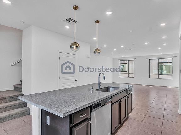 3rd image of 25443 Parklane Dr