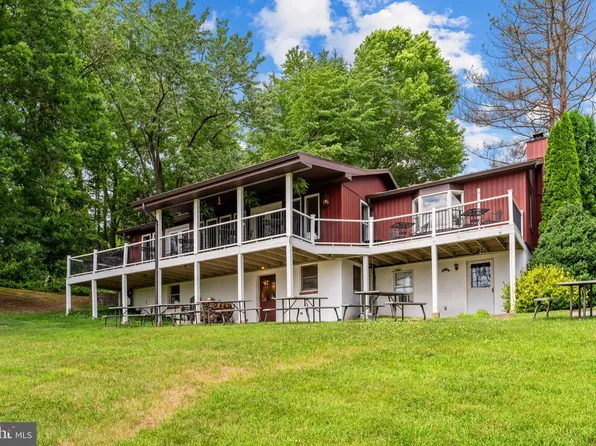 72 Christmas Tree Ln, Washington, VA 22747