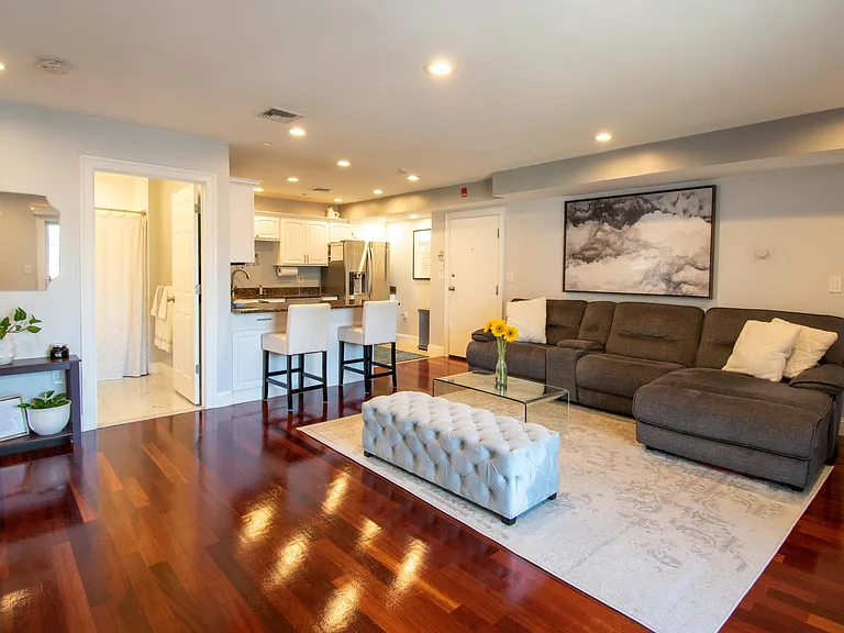 39 Fenton St #5 — Photo 2