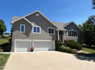 1108 Sunset St NW, Watertown, SD 57201