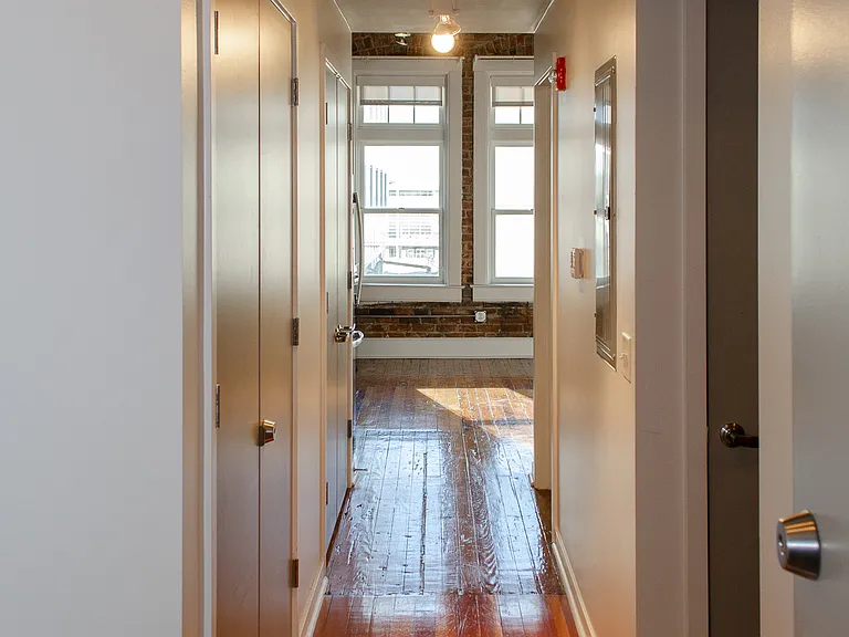 1213 Harney St — Photo 10