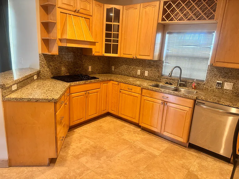 857 SW 11th Ct — Photo 9