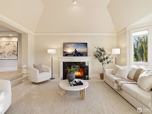 3rd image of 1778 Bellevue Way NE
