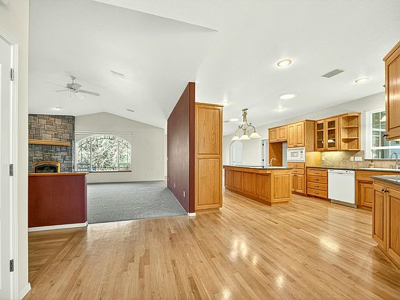 5th image of 150 Ridgefield Rd