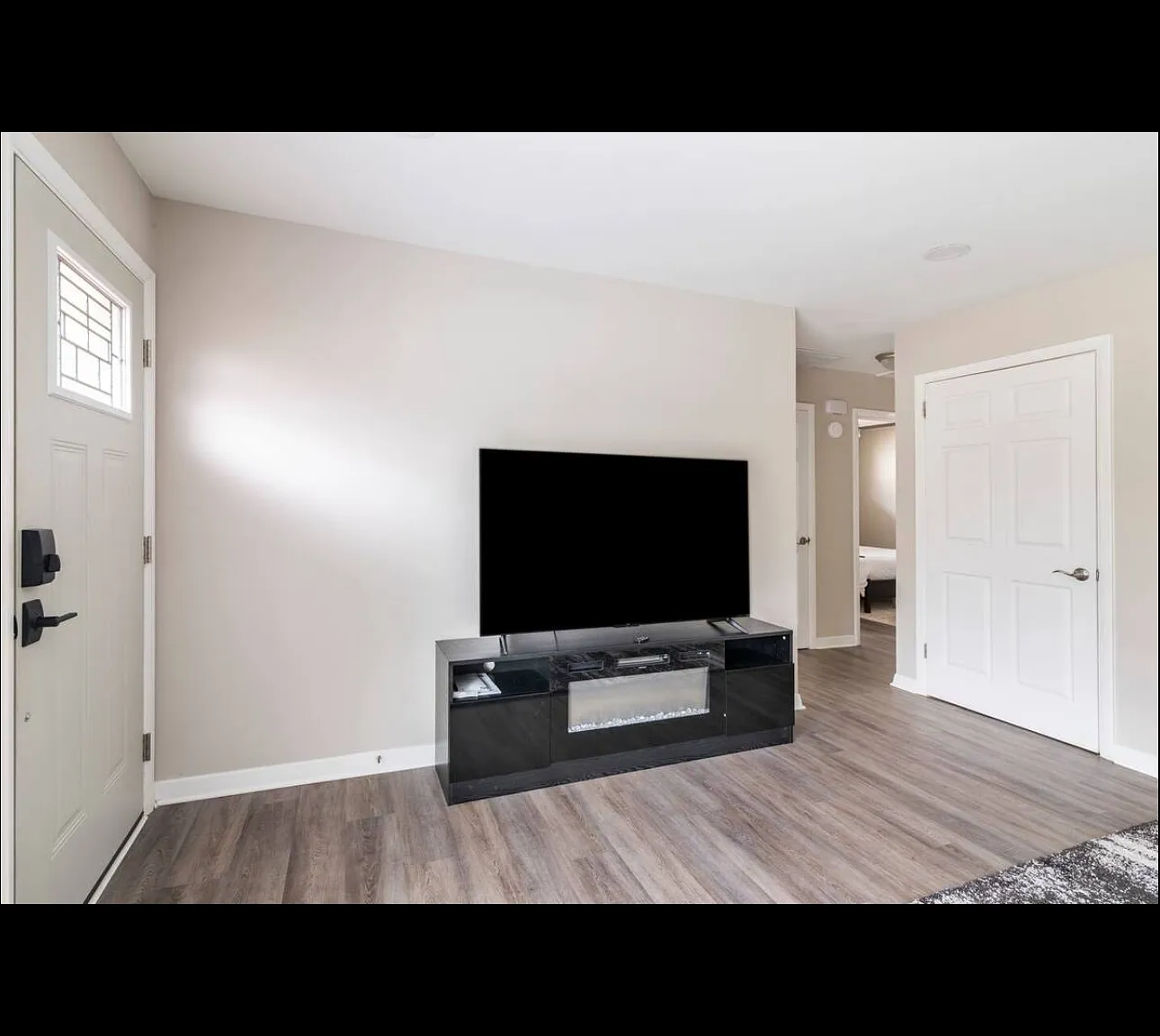 2 bed, 1.0 bath, 900 sqft, $2,580 — Photo 3