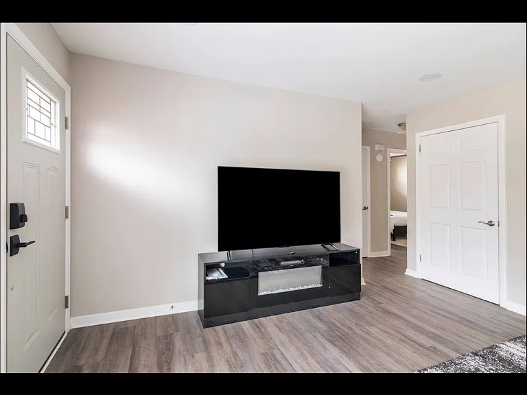 1801 Herrin Ave — Photo 3
