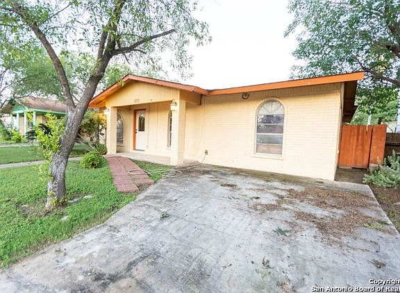 2nd image of 1210 Grand Park Ln