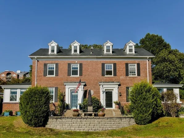120 Commandants Way, Chelsea, MA 02150