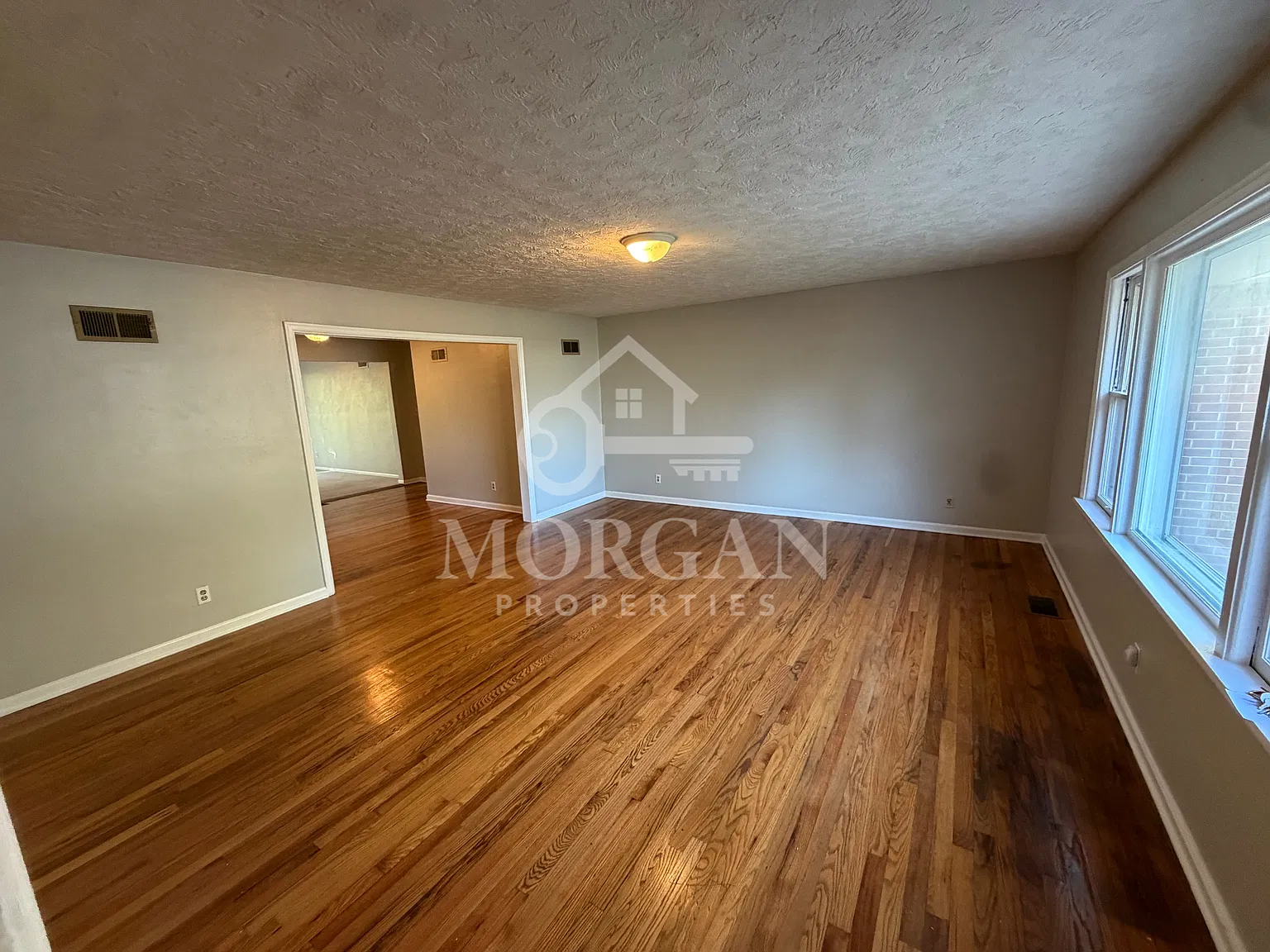 721 W Vinyard St - - — Photo 2