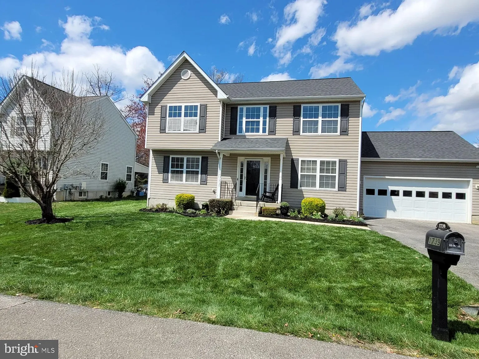 1739 Red Oak Ln photo 1