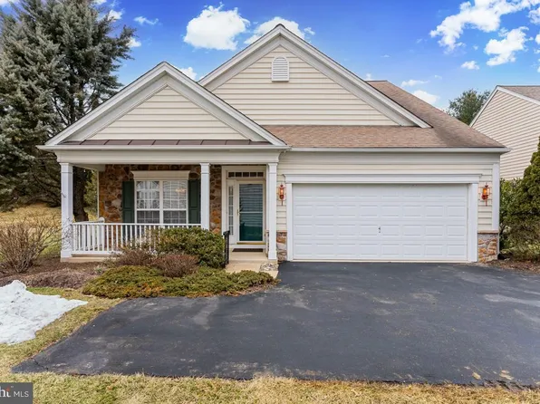 108 Petunia Dr, Kennett Square, PA 19348