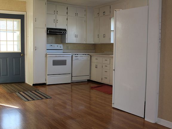 3rd image of 430 N Main St