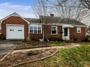 201 N Waverley St, Staunton, VA 24401