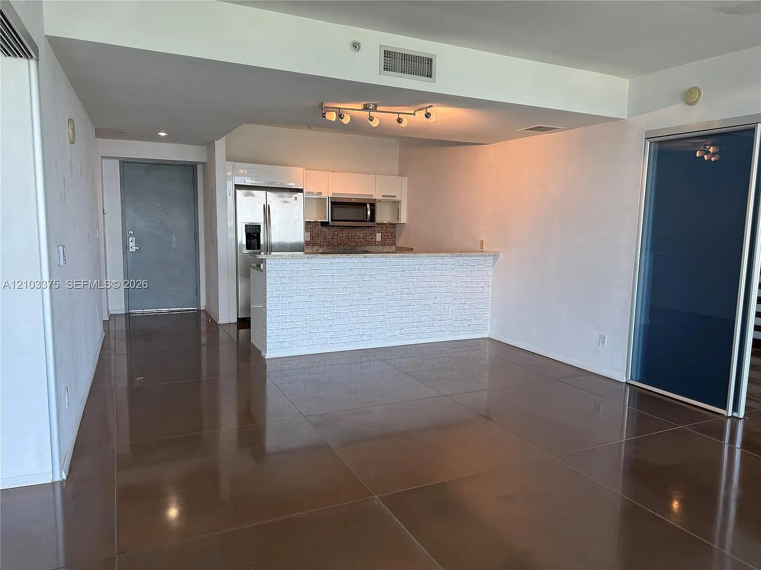 Blue Condo — Photo 3