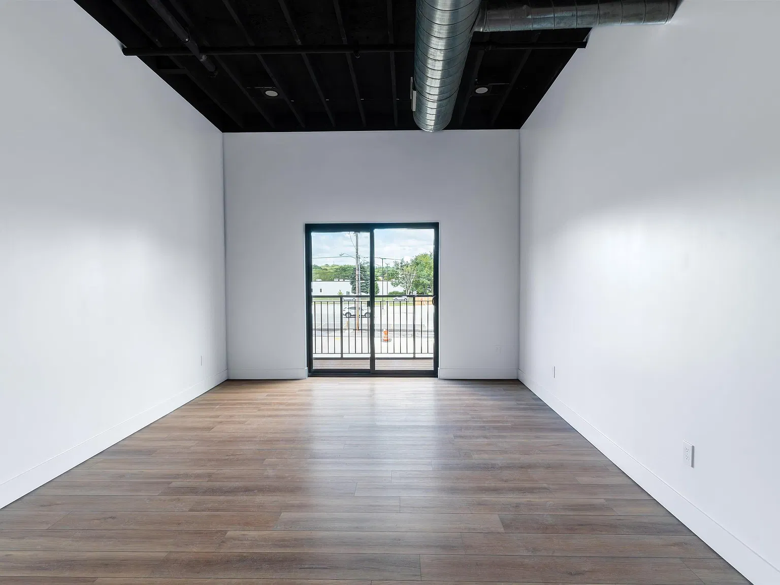 1 bed, 860 sqft, $1,750 — Photo 2