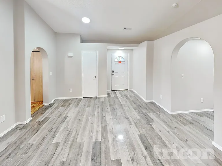 2419 NE 164th Ave — Photo 2