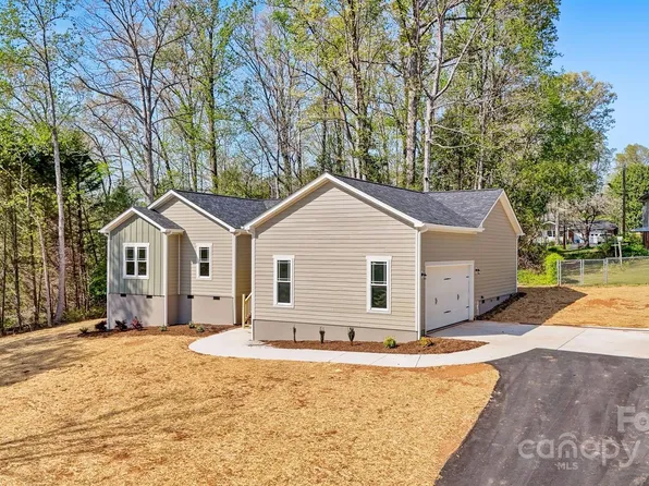 9165 Cherokee Dr, Hickory, NC 28601