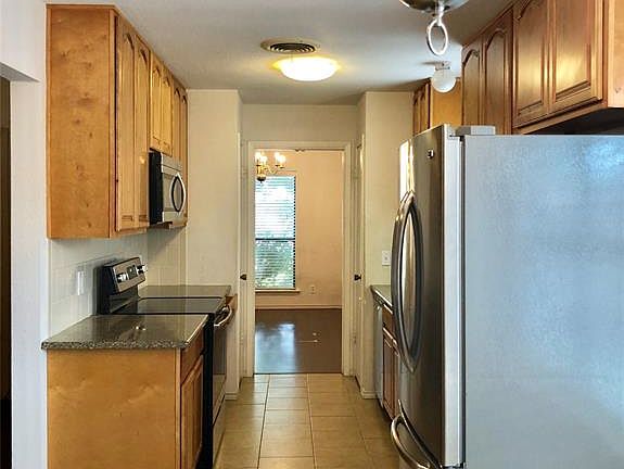 5th image of 2417 Lupton Dr