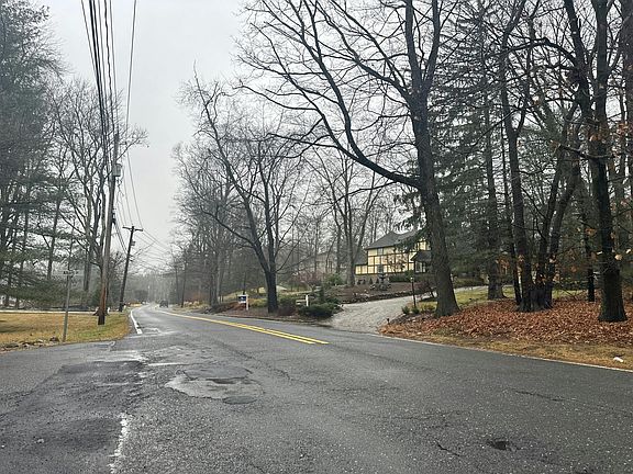 5th image of 288 E Saddle River Rd