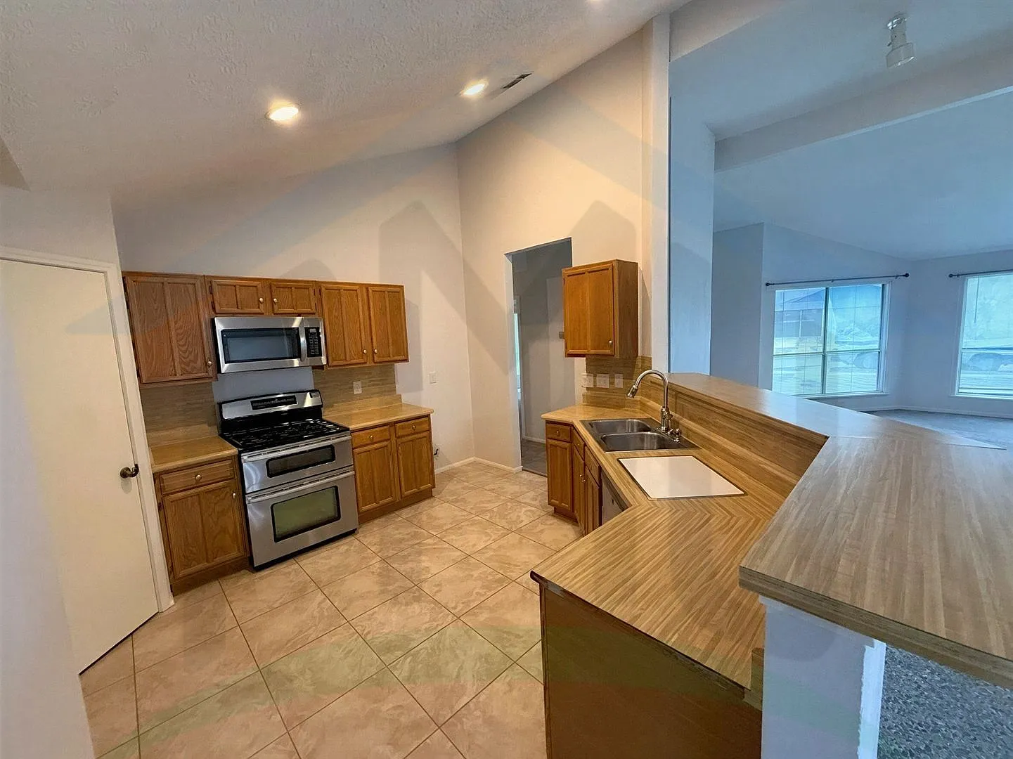 Available Now Move In Special $500 Off On The First Month's Rent! Very Spacious 2 Bedroom, 2 Bath... — Photo 3