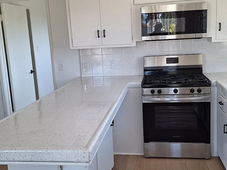 1712 W 166th St #D — Photo 2