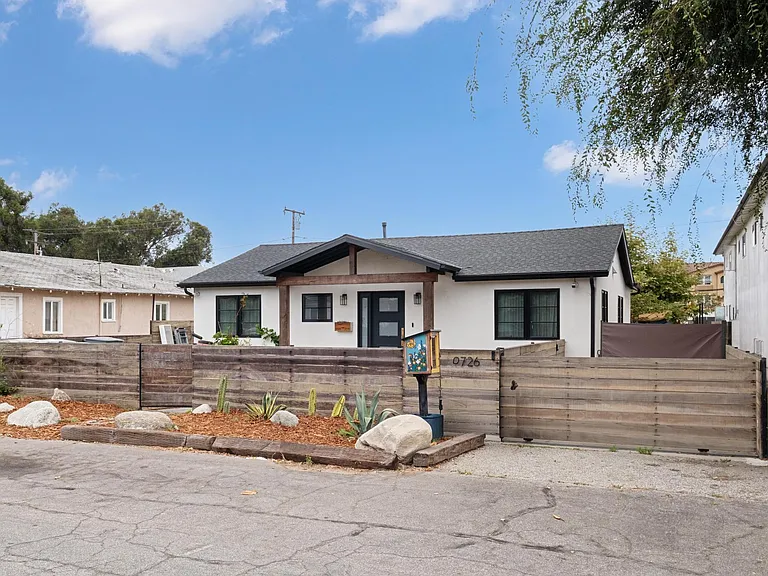 2726 Andreo Ave — Photo 33