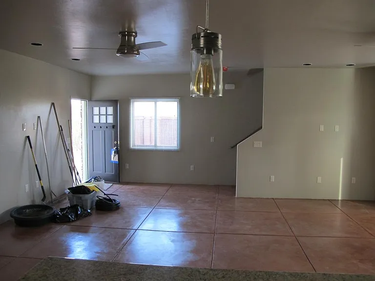 2524 E Lind Rd — Photo 11