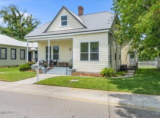 230 Reynoir St, Biloxi, MS 39530