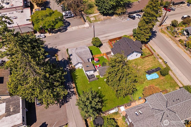 3rd image of 60 2nd Avenue NE