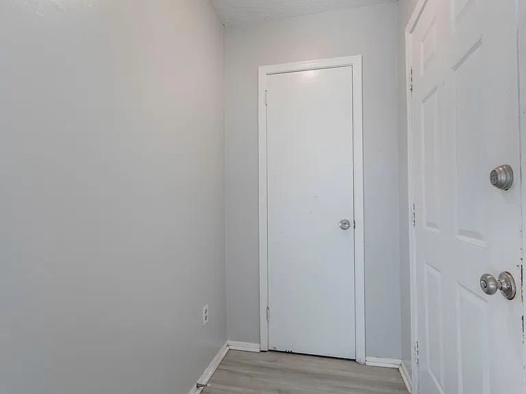 212 Bobbie Ct — Photo 10