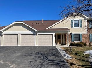 1022 Boxwood Ct #B-1, Wheeling, IL 60090