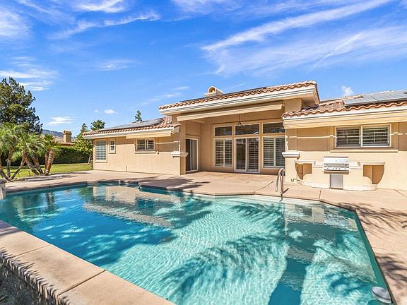 4th image of 14 Collegiate Cir