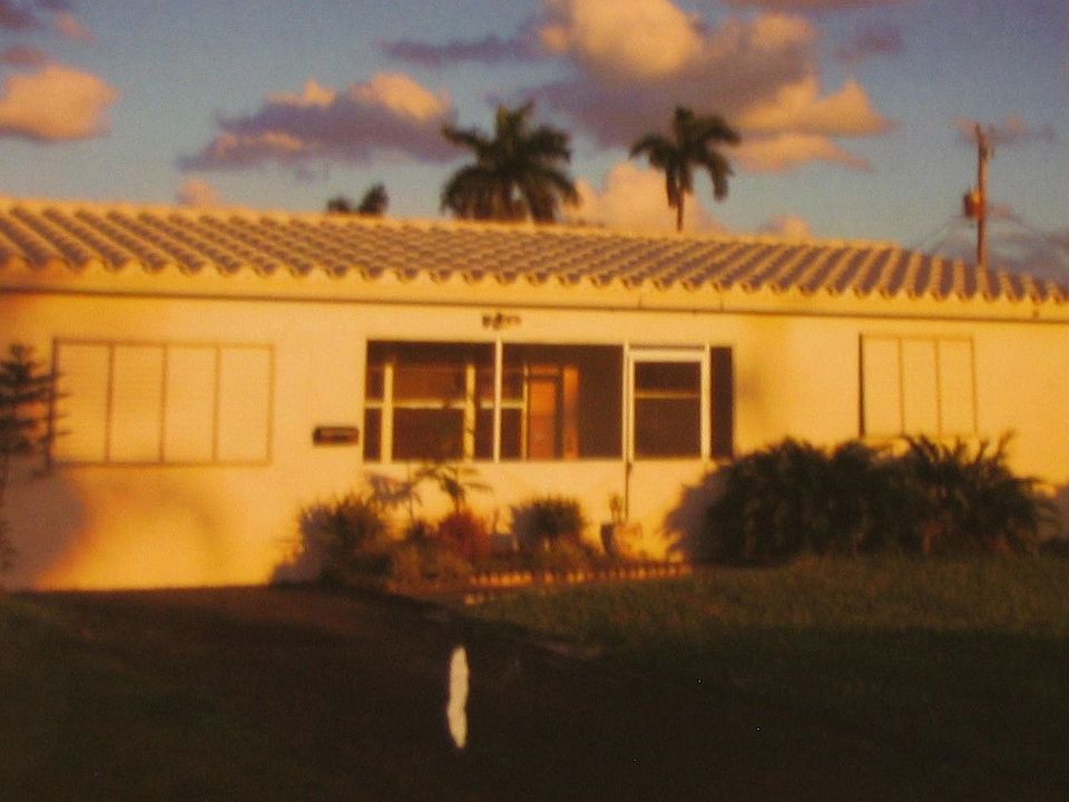 1st image of 1223 N 31st Ct
