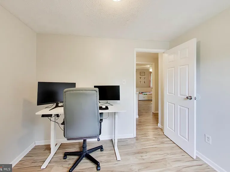 5932 Peregrine Dr — Photo 21