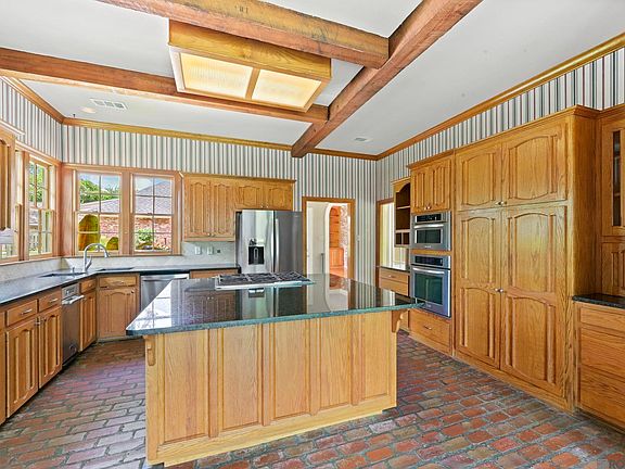 3rd image of 8226 Oakbrook Dr
