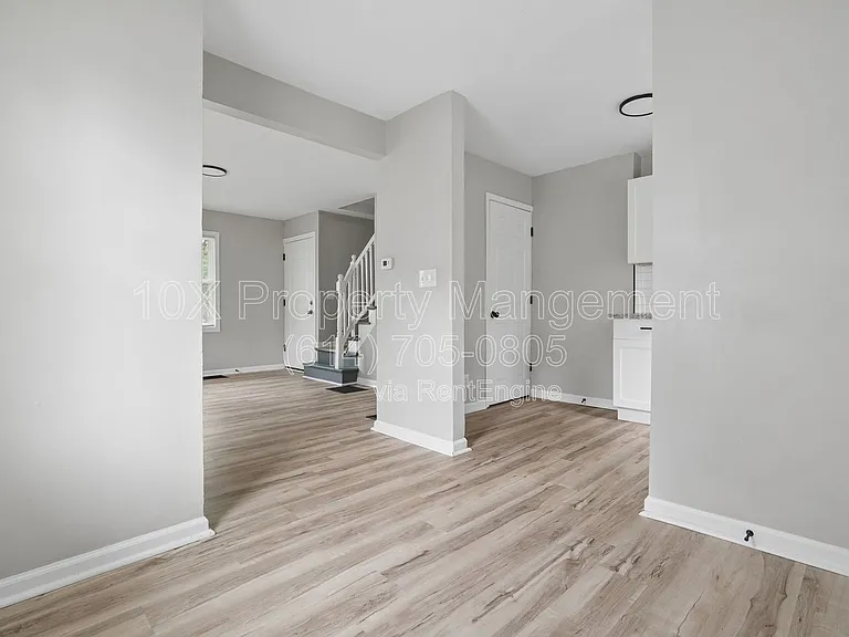 782 Whitethorne Ave — Photo 8