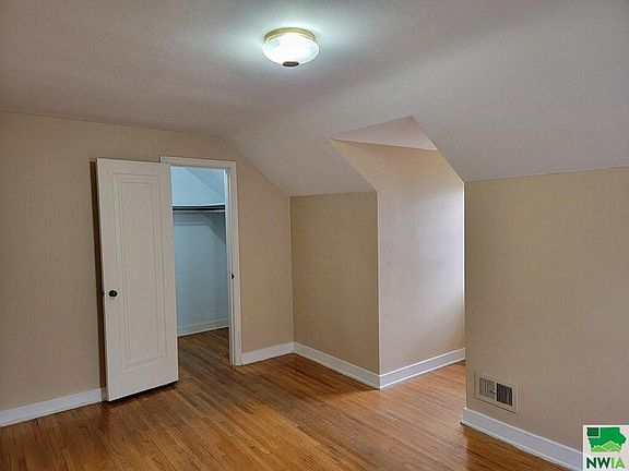 5th image of 3105-07 Jackson St