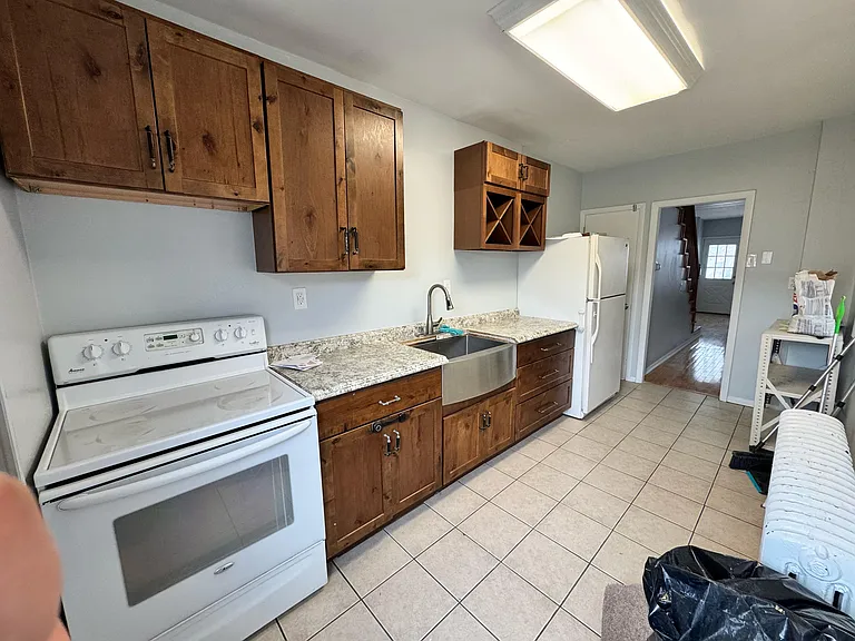 330 Kline St — Photo 5