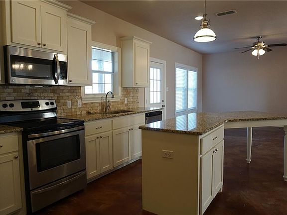 3rd image of 810 Kelley Ln