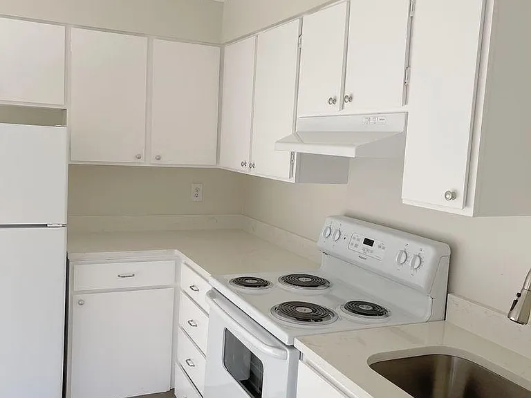 Fairway Village — Photo 39