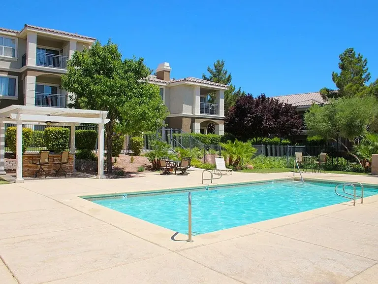 Avalon at Seven Hills — Photo 25