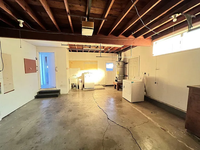 1135 Morton Ave — Photo 14
