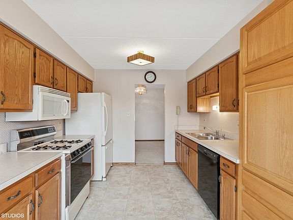 5th image of 15510 Orlan Brook Dr APT 1E