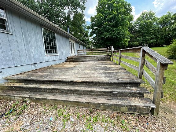 4th image of 215 Mill Ln