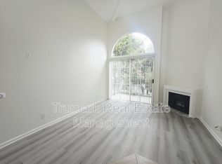 475 E Orange Grove Ave #T, Burbank, CA 91501