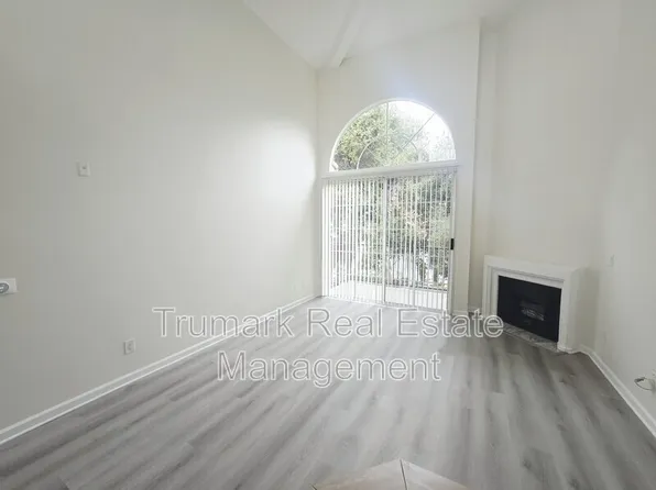 475 E Orange Grove Ave #T, Burbank, CA 91501