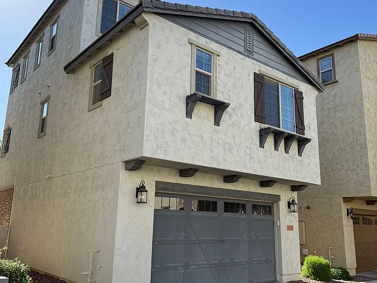 2658 S Harmony Ave — Photo 2