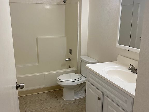 4th image of 4779 Lamont St #2