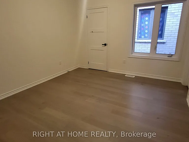 79 Eastman Dr N — Photo 14
